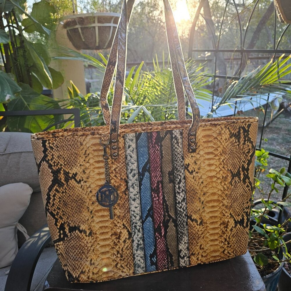 Badgley Mischka Vegan Leather Snakeskin Pattern Tote NWT‎